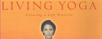 Copertina del libro Living Yoga di Christy Turlington