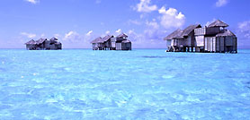 Hotel.  Lusso e privacy nel blu delle Maldive