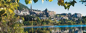 Hotel. St Moritz tra yoga, tennis e bridge