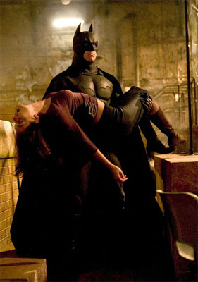 Christian Bale e Katie Holmes in Batman Begins