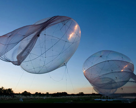 Ballooning di Tomas Saraceno