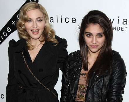 Madonna con la figlia Lourdes Maria Leon