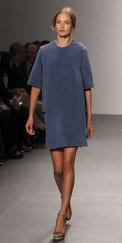 La donna minimal di Calvin Klein a NY