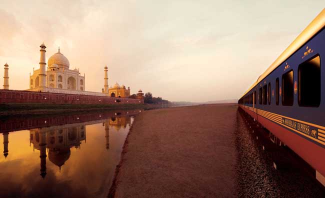 India Treno Maharajas davanti Taj Mahal