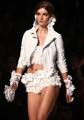 Blumarine: shorts bianchi fiori - giacchetta