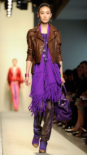 Bottega Veneta: giacca pelle - sciarpa viola