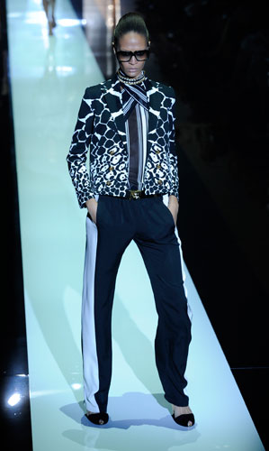 Gucci: giacca stampa giraffa - pantalone