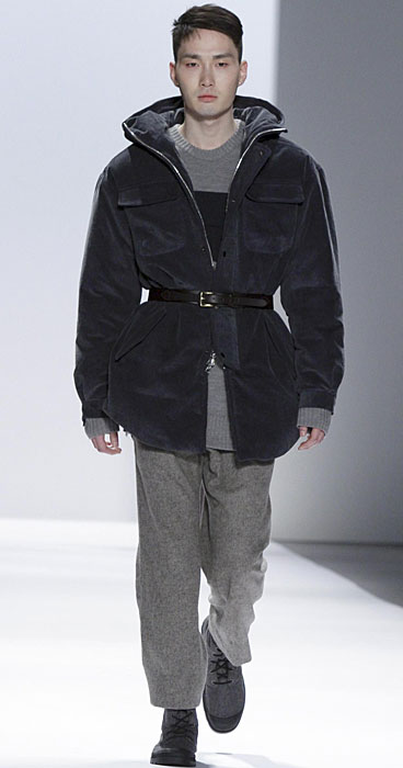 Richard Chai - giacone e pantalone grigio