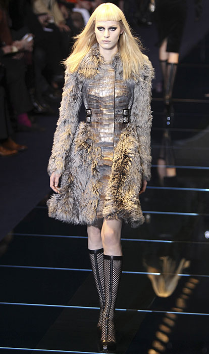 Versace 2012 2013 - cappotto con piume