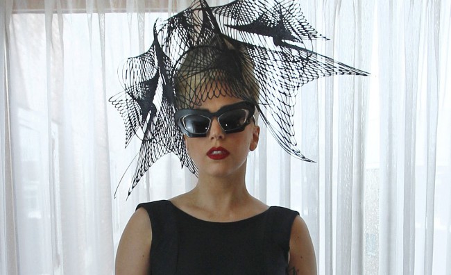 Lady Gaga vestirà Armani per il Tour 2012