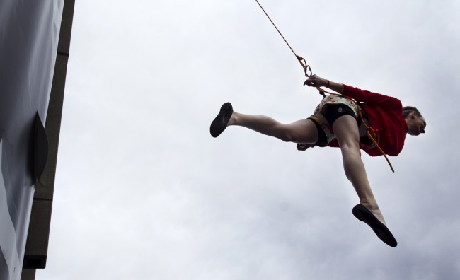 Ted Baker London, Bungee Jumping