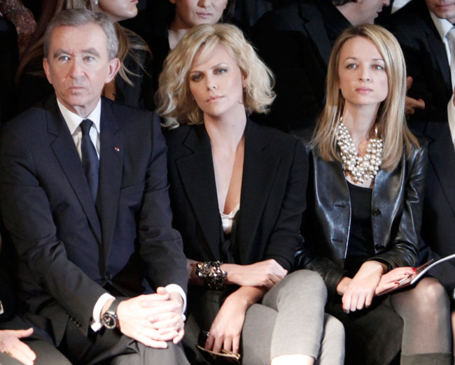 Bernard Arnault e Charlize Theron