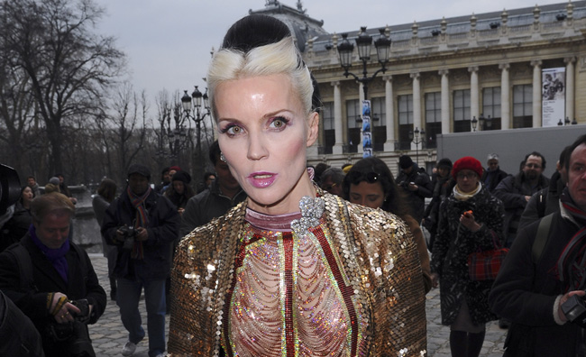 Daphne Guinness mette all’asta il suo guardaroba