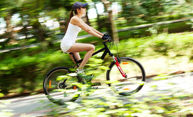 Ragazza in bicicletta