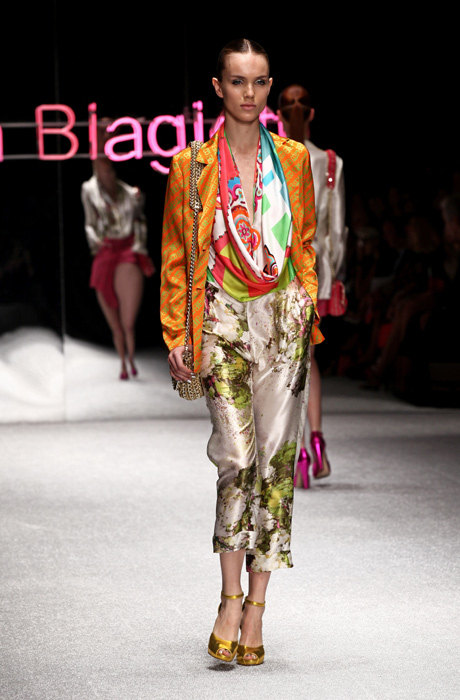 Laura Biagiotti - scarpa con tacco dorata