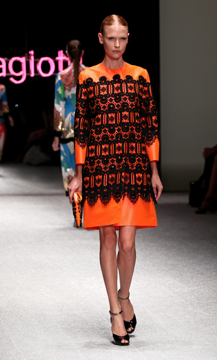 Laura Biagiotti - abito arancione con pochette