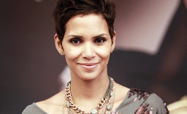 Borse e scarpe firmate Halle Berry