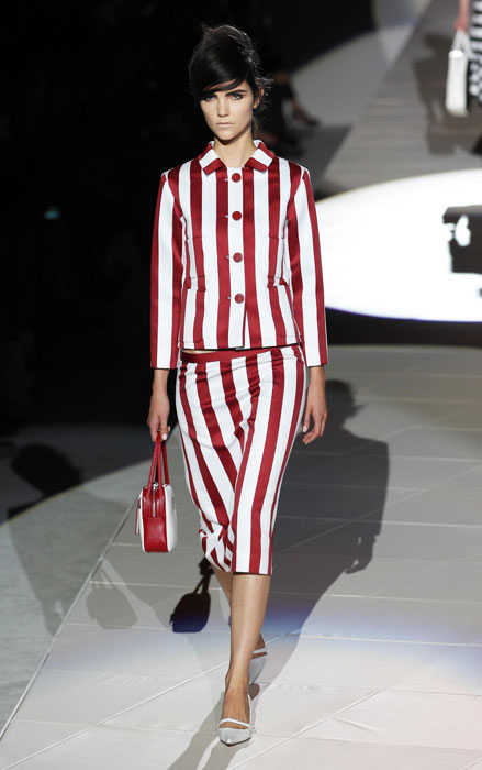 Marc Jacobs - completo con gonna bianca e rossa