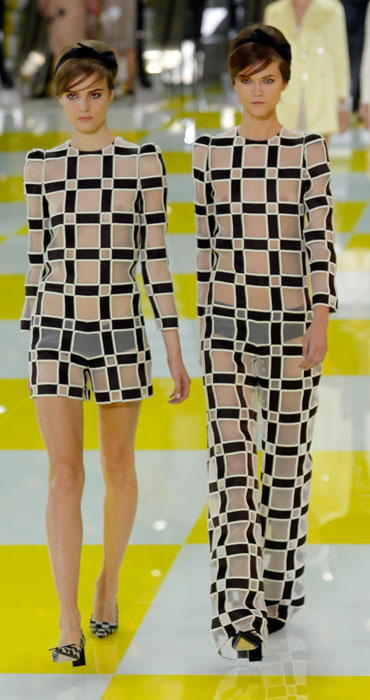 Louis Vuitton - abito a scacchi semi trasparente