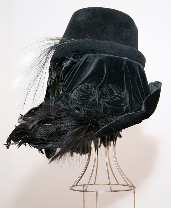 Cappello nero con piume Altalen