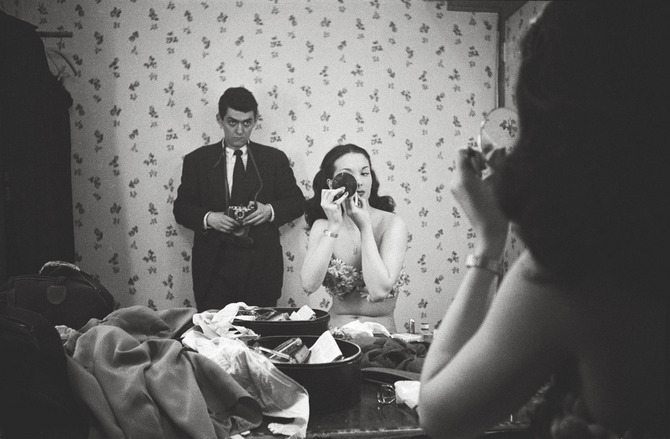 Showgirl – Kubrick photographing Rosemary Williams, 1949