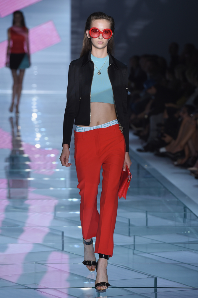 Giacca, top e pantaloni Versace