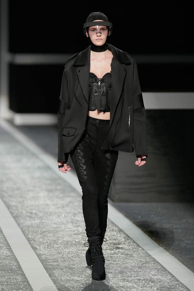 Giacca, top e pantaloni Alexander Wang per H&M