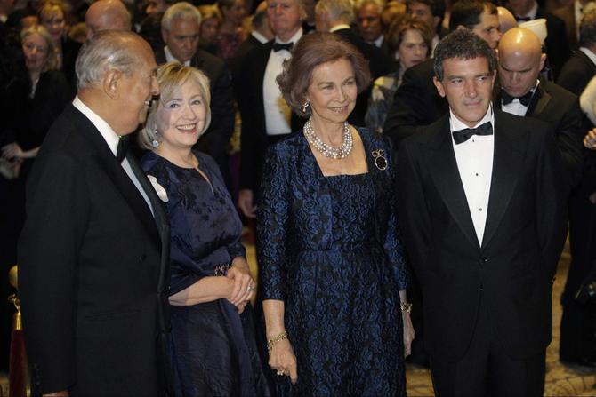 Oscar De La Renta, Hillary Clinton, Reìna Sofia e Antonio Banderas
