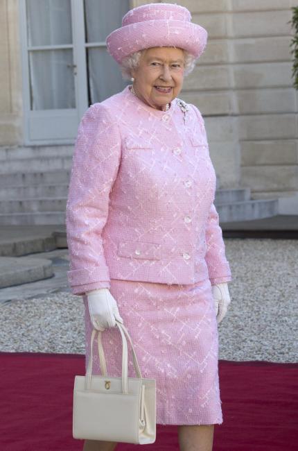 Outfit pastello Regina Elisabetta II