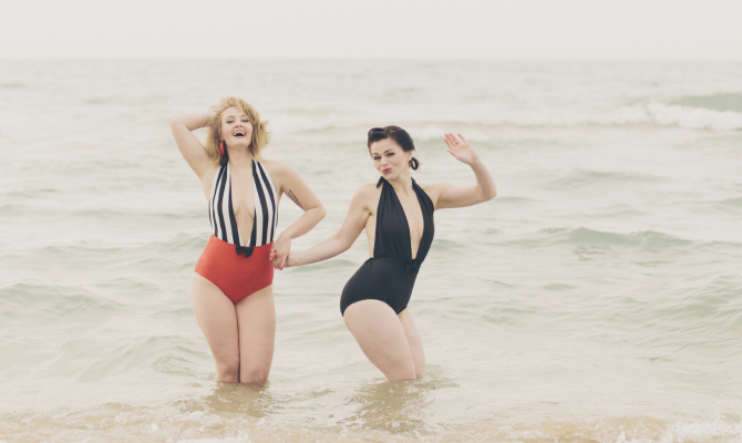 Il nuovo femminismo di bikini e trikini