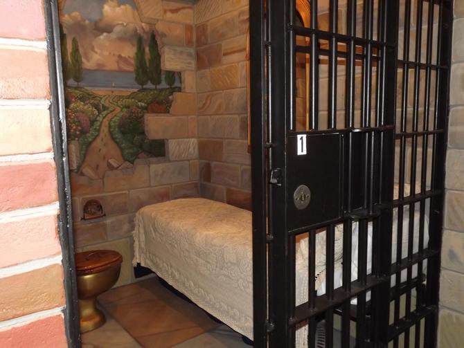 Old Vermillion Jailhouse Bed and Breakfast