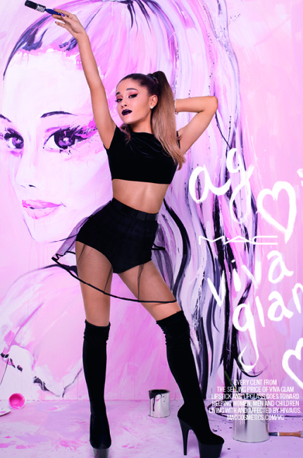 Ariana Grande, l’icona glamour pensa al trucco