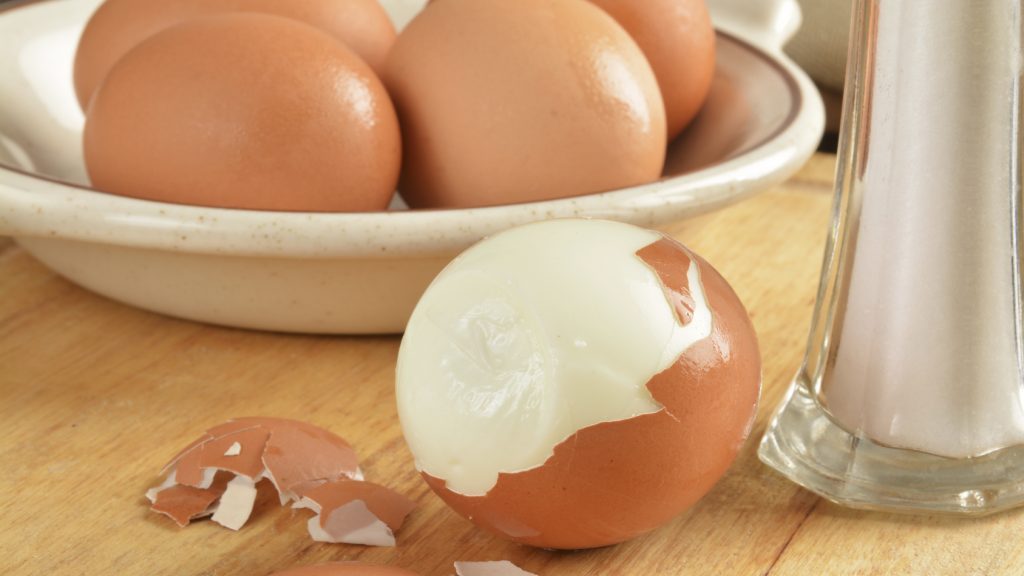 Come servire in tavola uova sode impeccabili