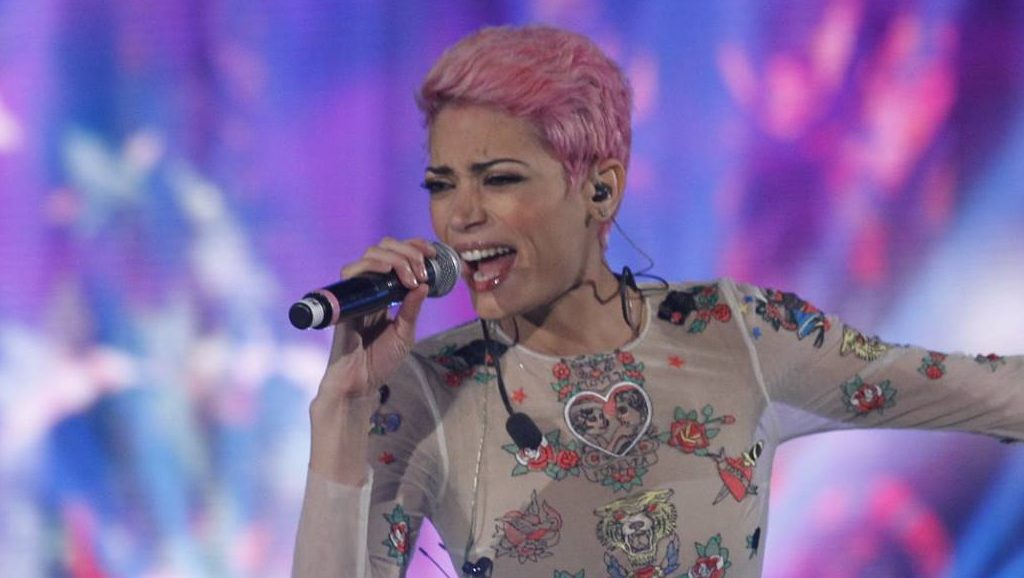 Elodie, la cantante dai capelli rosa va a Sanremo