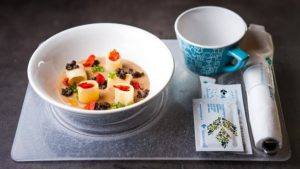 Insalata di pasta, fagioli, lenticchie e pomodoro confit