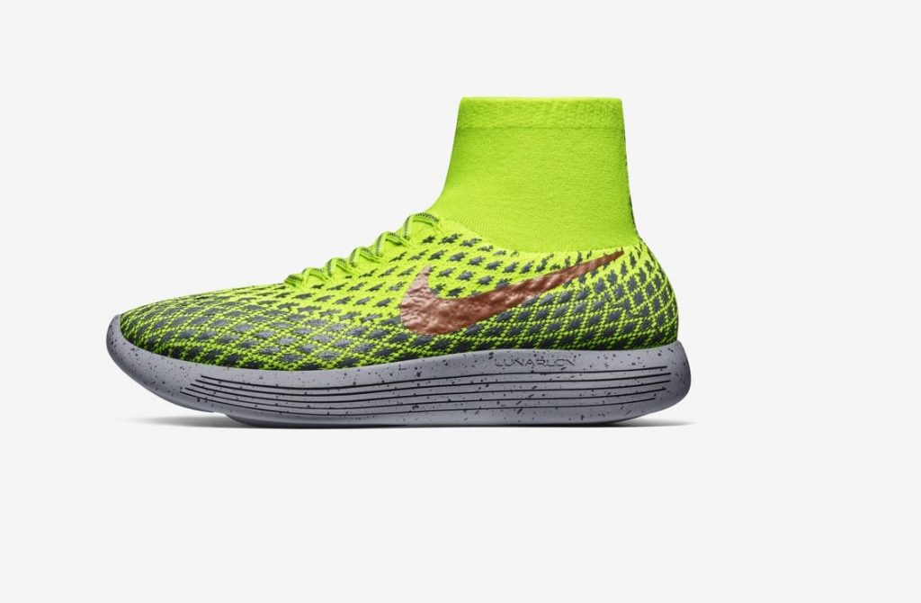 Le LunarEpic Flyknit Shield di Nike, destinate ai runners