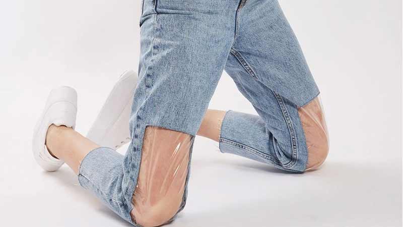 Clear Knee Mom Jeans: è ora di dare aria ai jeans