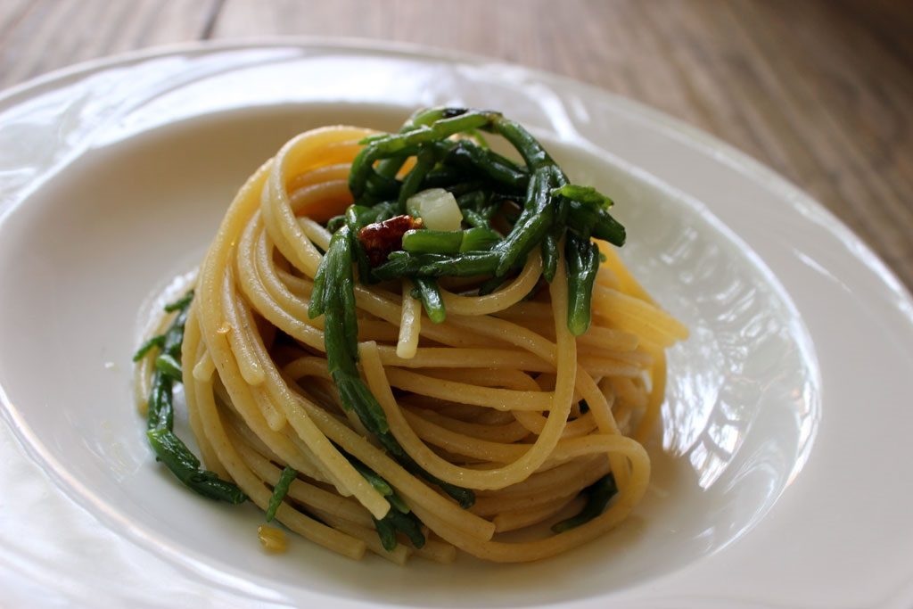 Primi piatti: Spaghettoni con asparagi di mare