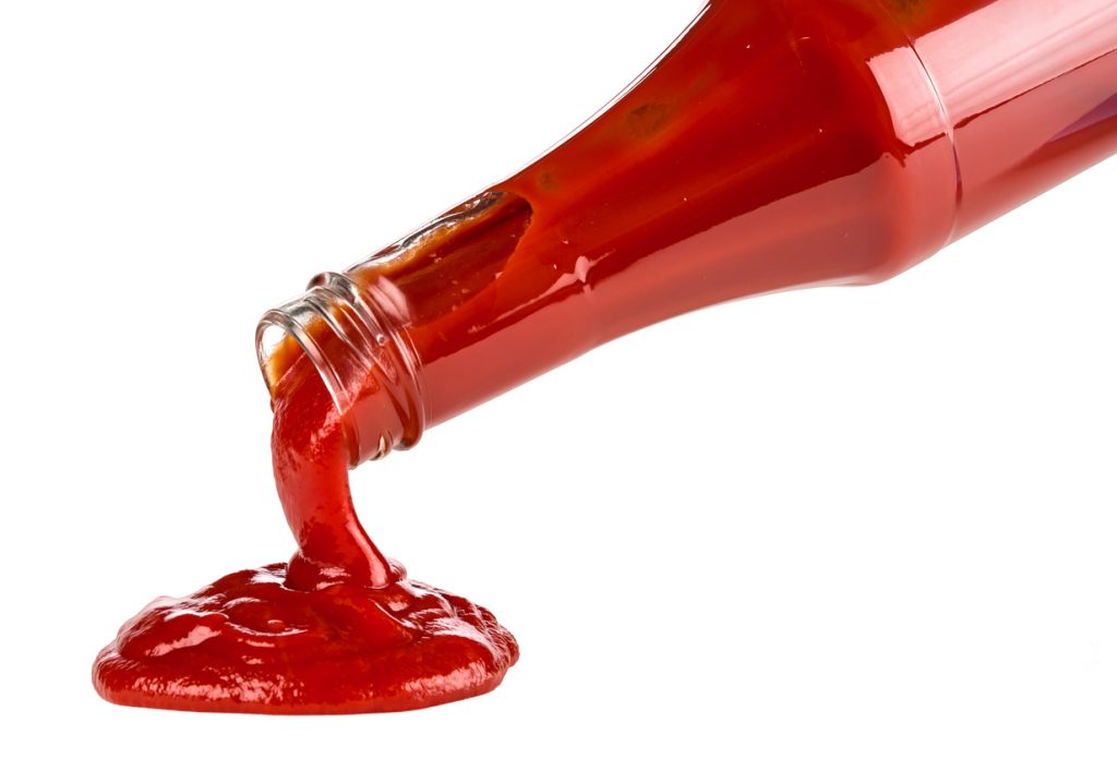 Ketchup: il metodo scientifico per versarlo