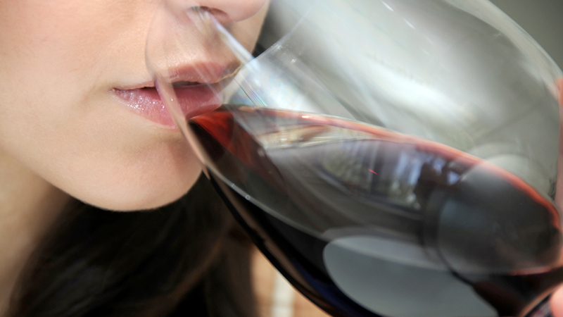 Due bicchieri di vino al giorno fanno bene al cervello