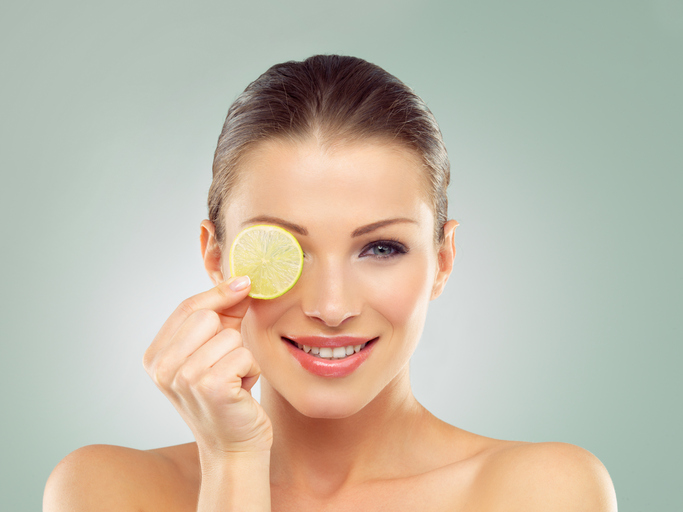 Succo di limone, come usarlo per detergere la pelle