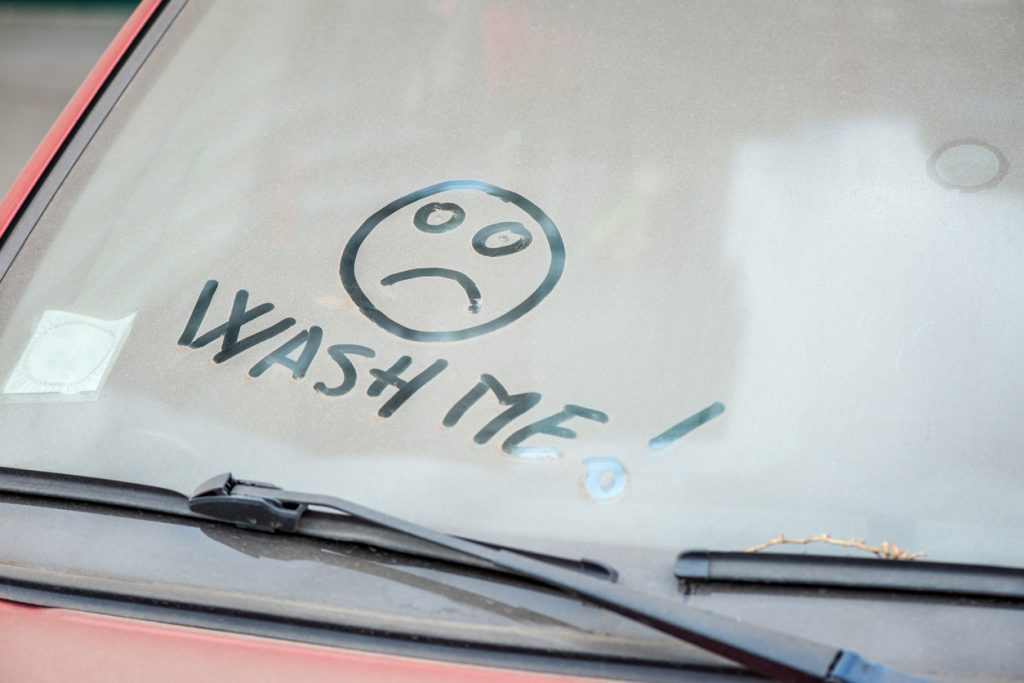 Conosci questi trucchi per pulire l’auto?