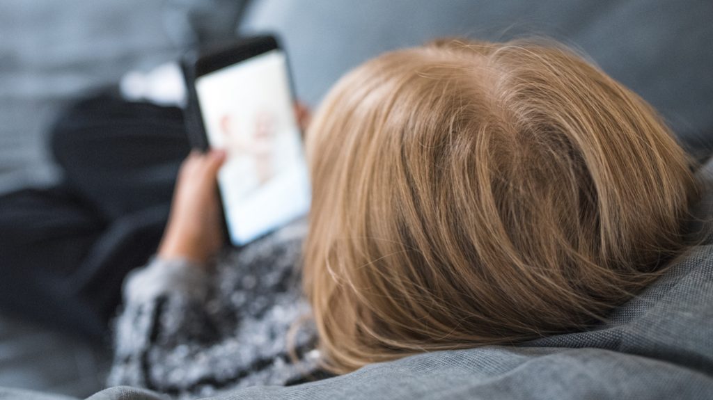 Come fermare la dipendenza da smartphone nei bimbi