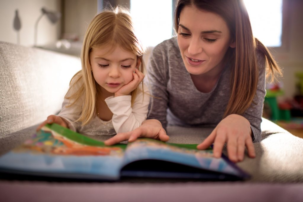 Leggere con i propri figli li fa crescere meglio