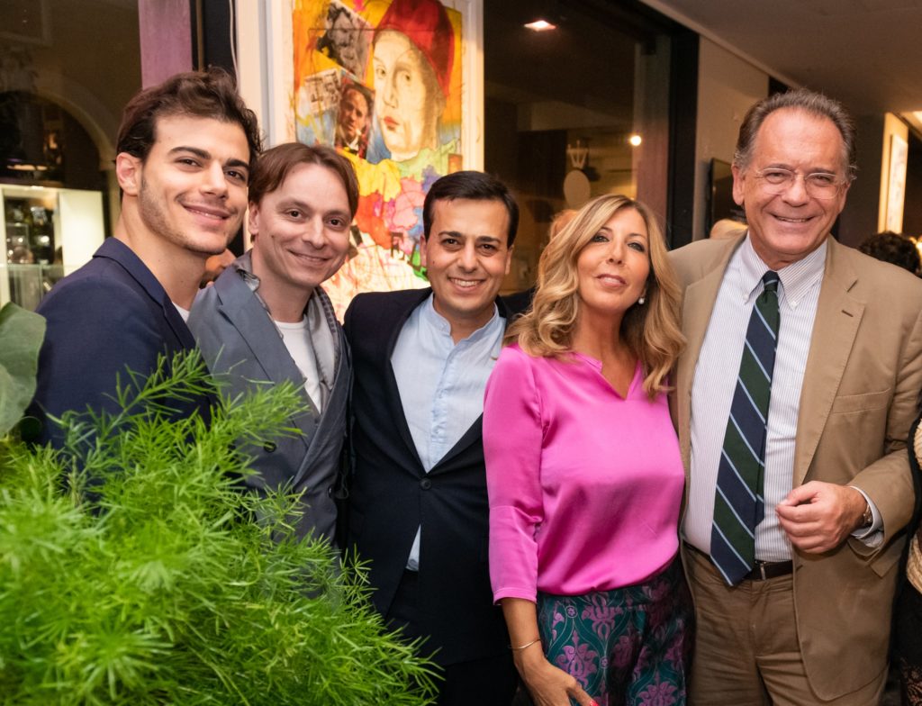 Davide Dato, Gerardo Porcelluzzi, Daniele Cipriani, Tina Vannini e Alessandro Cecchi Paone alla mostra di Enrico Manera- Foto di Arturo Milazzo